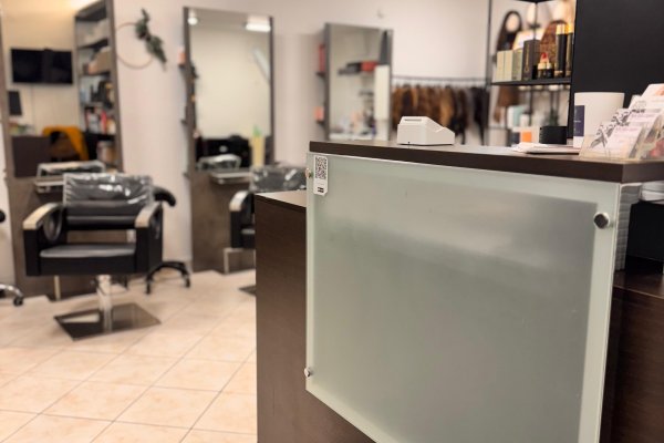 Nettoyage d'entretien hebdomadaire d'un salon de coiffure 
