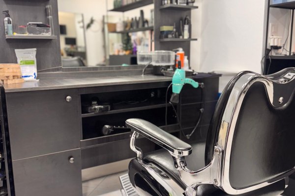 Nettoyage d'entretien hebdomadaire d'un salon de coiffure 
